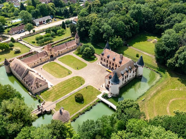 Le mariage de Thibault et Julie à Charny-Orée-de-Puisaye, Yonne 2