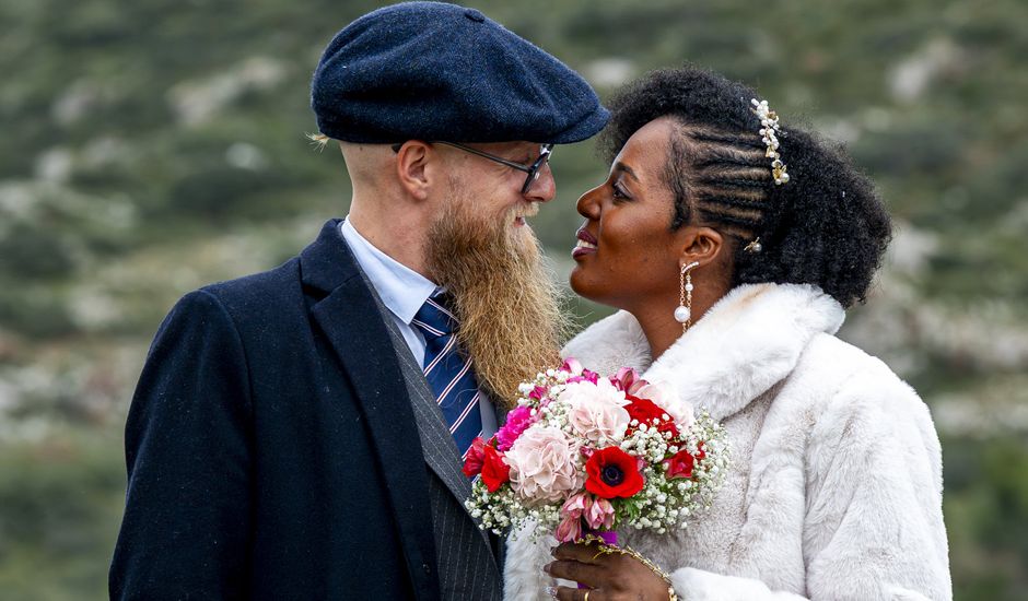 Le mariage de Théo et Karoli  à Sénas, Bouches-du-Rhône