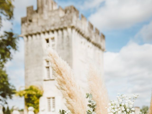 Le mariage de Abdenour et Claire à Crazannes, Charente Maritime 20