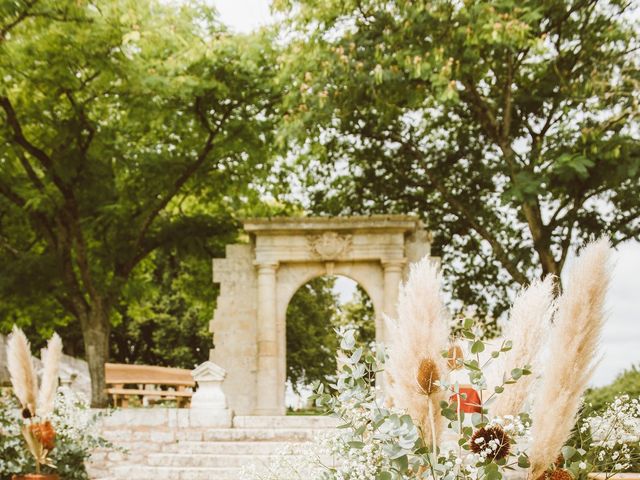 Le mariage de Abdenour et Claire à Crazannes, Charente Maritime 25