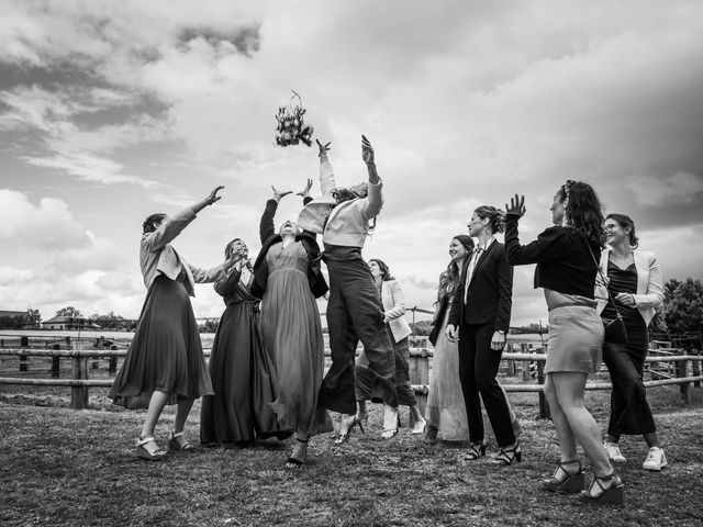 Le mariage de Damien et Emilie à Jullouville, Manche 24