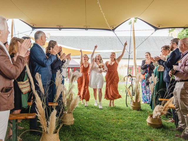 Le mariage de Matthieu et Milène à Le Bono, Morbihan 23