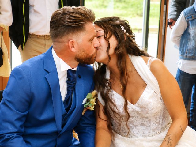 Le mariage de Romain et Marine à Montaigu, Vendée 32