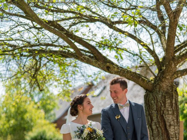 Le mariage de Christopher et Agathe à Aisonville-et-Bernoville, Aisne 57