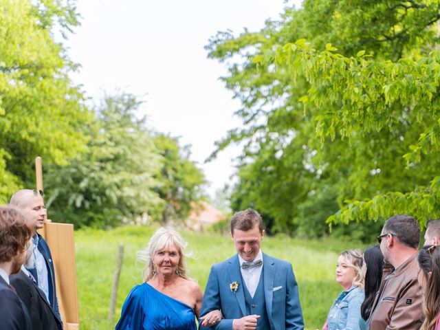 Le mariage de Christopher et Agathe à Aisonville-et-Bernoville, Aisne 84