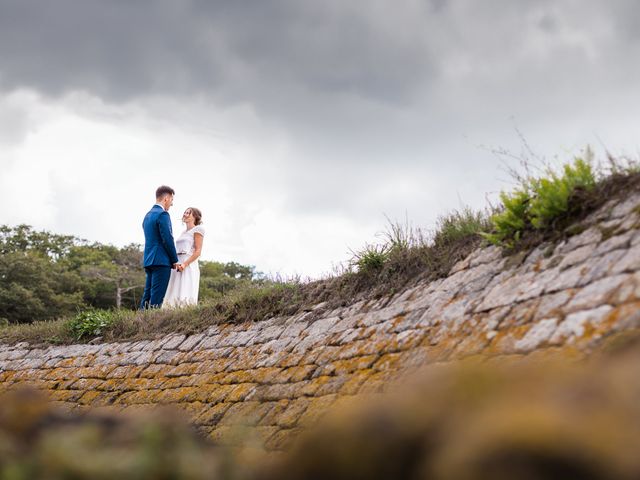Le mariage de Pierre et Marie-Lou à Pont-l&apos;Abbé, Finistère 5