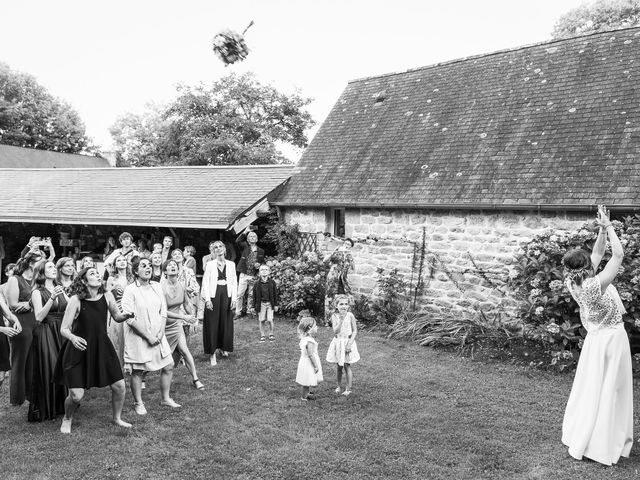 Le mariage de Pierre et Marie-Lou à Pont-l&apos;Abbé, Finistère 10