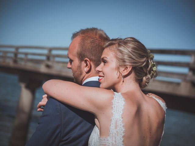 Le mariage de Sylvain et Camille à Tour-en-Bessin, Calvados 51