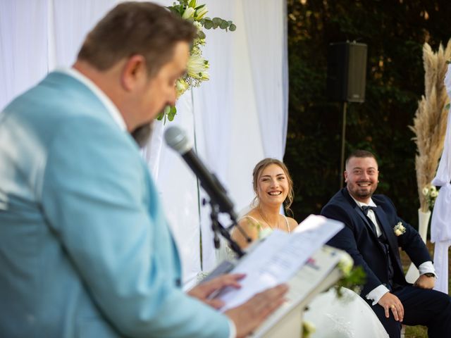 Le mariage de Damien et Romane à Roye-sur-Matz, Oise 76