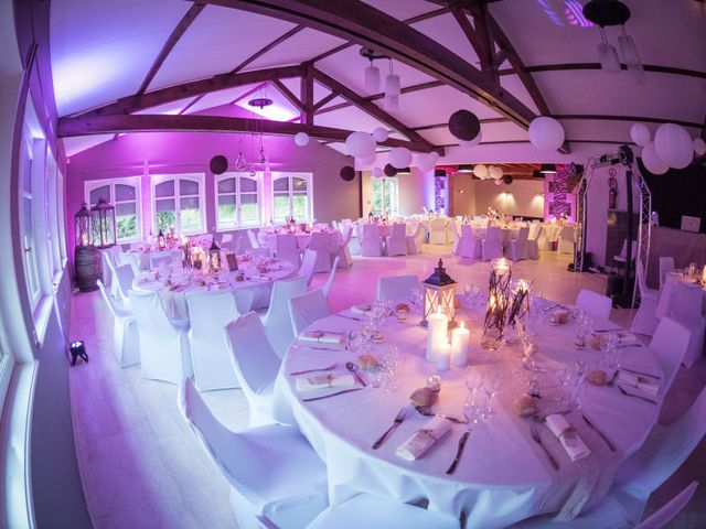 Le mariage de Julien et Wessalie à Saint-Martin-la-Plaine, Loire 20