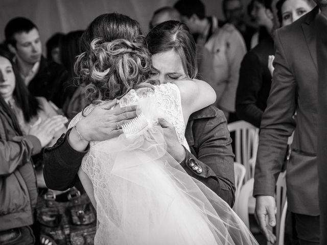 Le mariage de Julien et Wessalie à Saint-Martin-la-Plaine, Loire 30