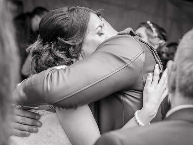 Le mariage de Julien et Wessalie à Saint-Martin-la-Plaine, Loire 31