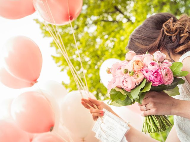 Le mariage de Julien et Wessalie à Saint-Martin-la-Plaine, Loire 32