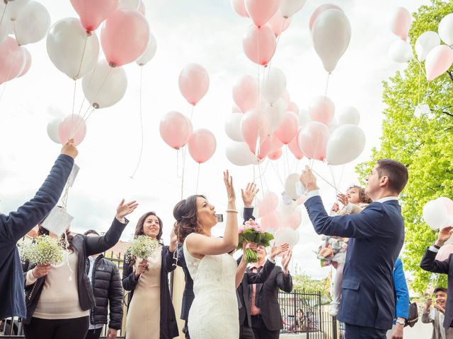 Le mariage de Julien et Wessalie à Saint-Martin-la-Plaine, Loire 33
