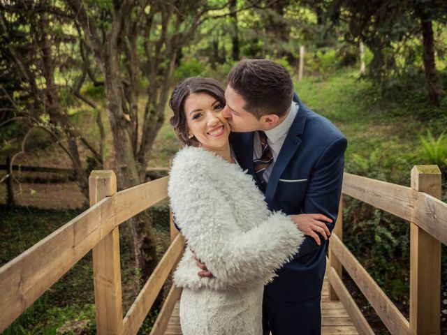Le mariage de Julien et Wessalie à Saint-Martin-la-Plaine, Loire 34
