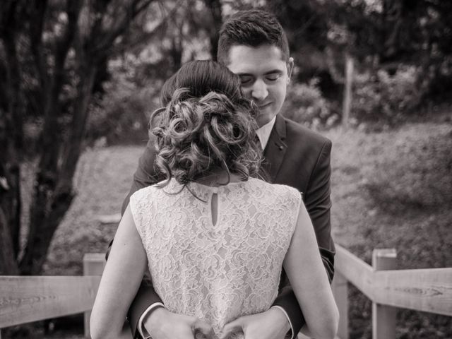 Le mariage de Julien et Wessalie à Saint-Martin-la-Plaine, Loire 35