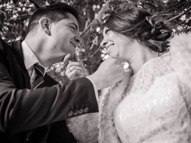 Le mariage de Julien et Wessalie à Saint-Martin-la-Plaine, Loire 37