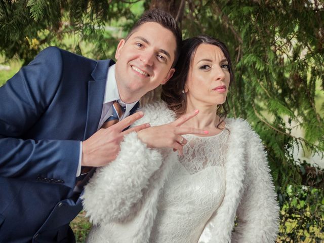 Le mariage de Julien et Wessalie à Saint-Martin-la-Plaine, Loire 38