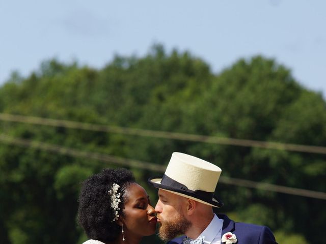 Le mariage de Arthur et Sanata à Lannion, Côtes d&apos;Armor 39