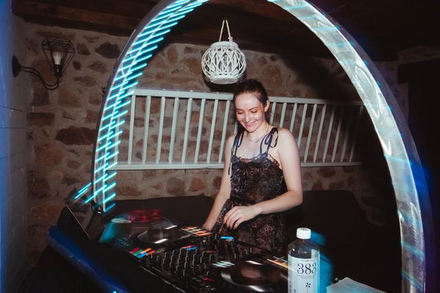 Clawdia DJ - 4