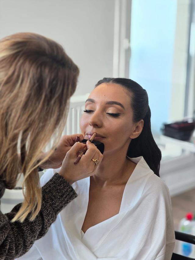 Deborah Ichoua Makeup Artist - 3