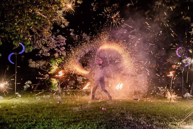 Shay - Spectacle de feu et lumières LED 2