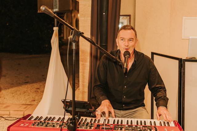Ginger Brown - Live Music, Sax & DJ 5
