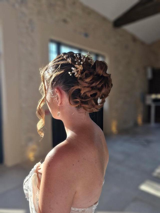 Novias Coiffure - 3