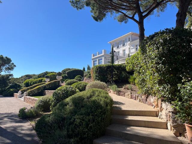 Castel Bay - 4