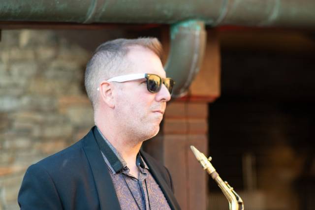 Ginger Brown - Live Music, Sax & DJ 2