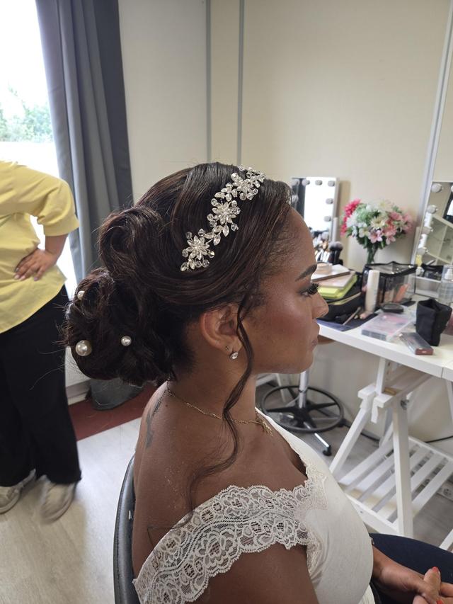 D&Z Agency - Coiffure & maquillage à domicile - 2