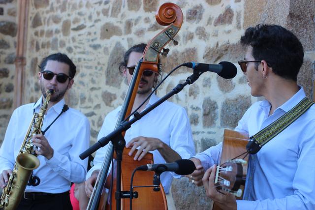 Singing in the Rennes - 1