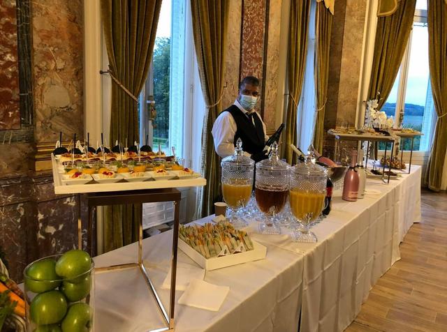 Autour d'un Buffet - 2