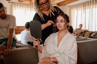 D&Z Agency - Coiffure & maquillage à domicile - 17