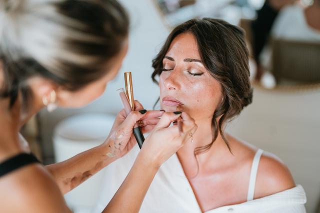 Aline L. Make Up Artist - 1