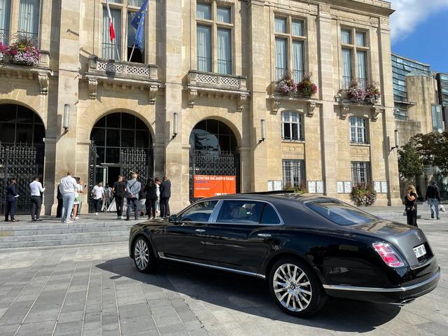 Pullman Limousine - 1