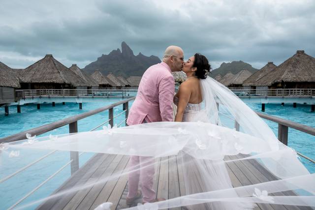 Stephan & Bonnie - Bora Bora Phototographer 1