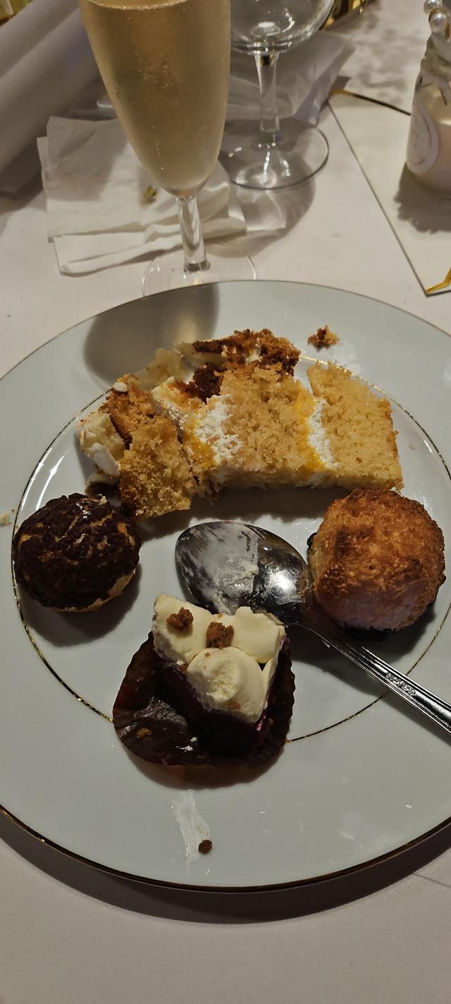 Les Petits Buffets - 1