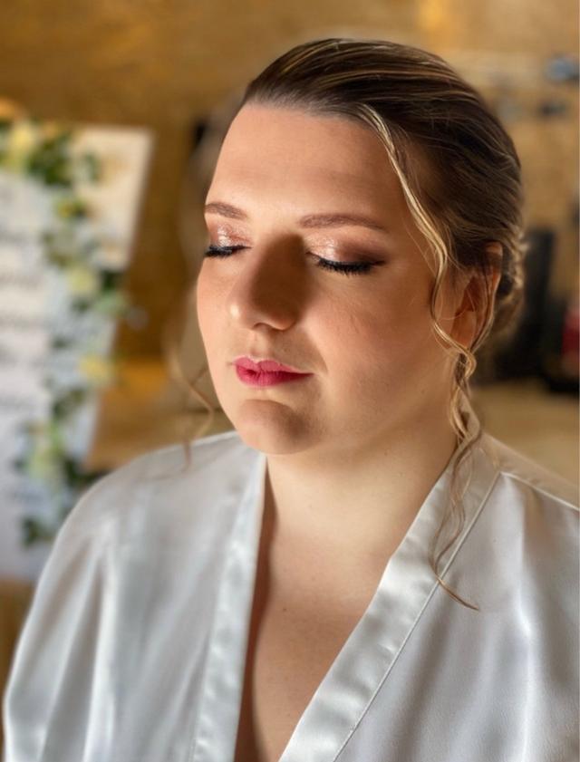 Leslie Make Up Artist - 2