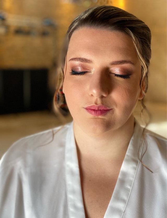 Leslie Make Up Artist - 3