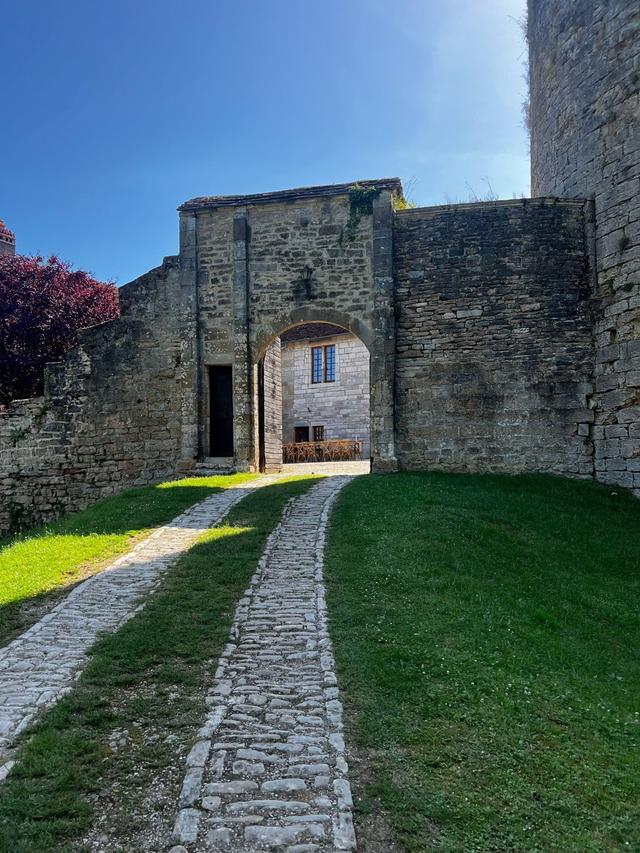Château d'Etrabonne - 2