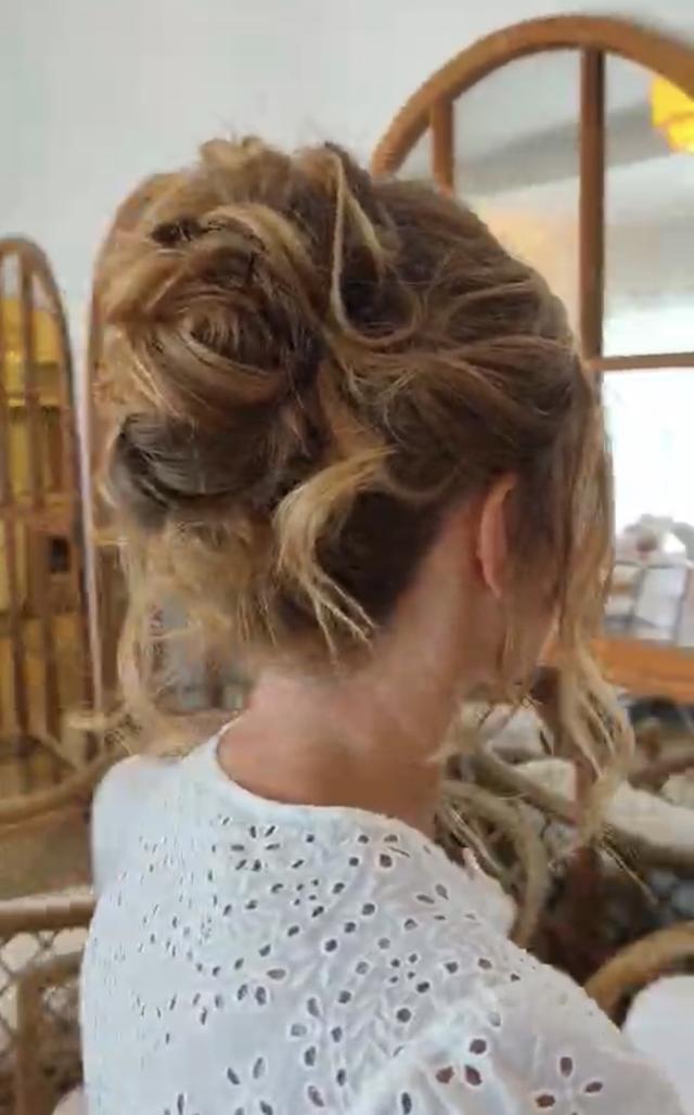 Lili in zi Hair - 1