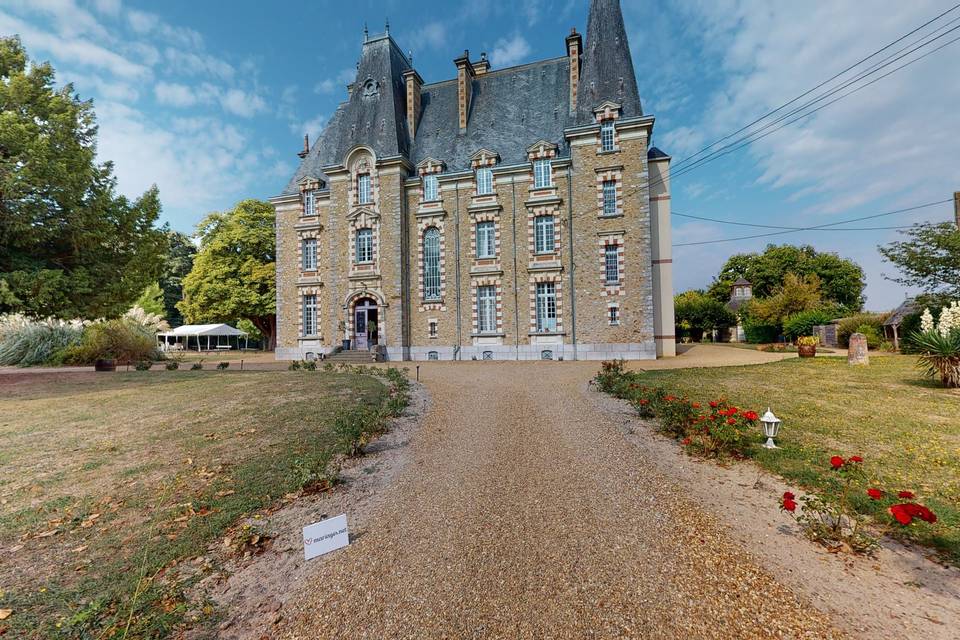 Château de Montbraye 3d tour