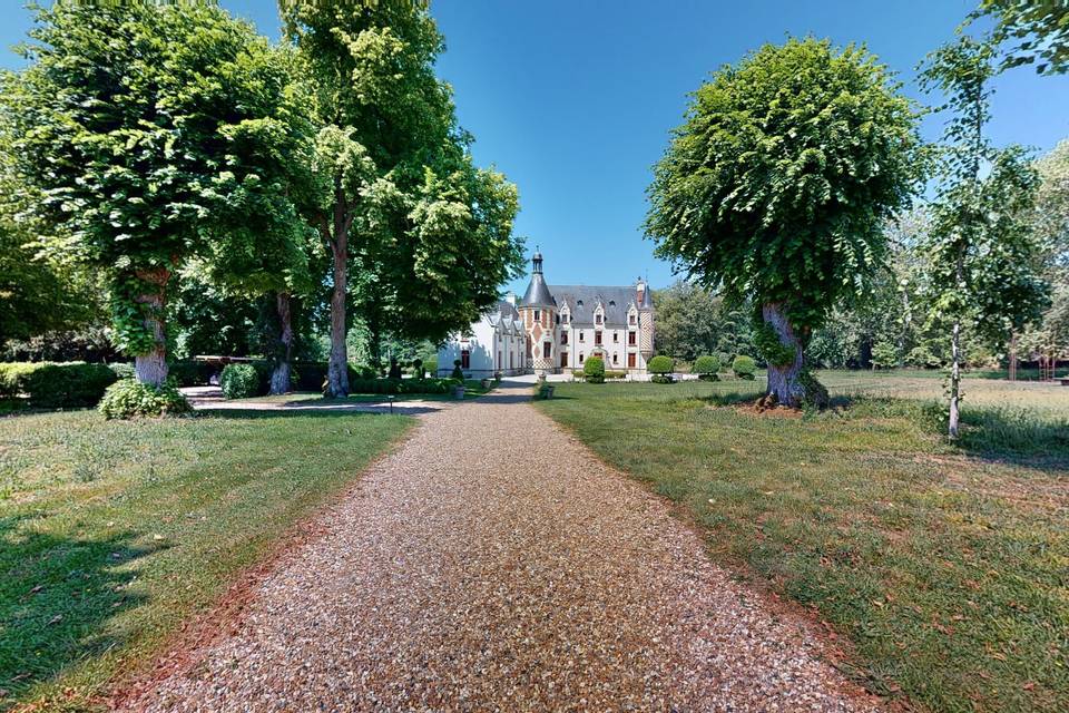 Château de Saint-Cyr-du-Gault 3d tour