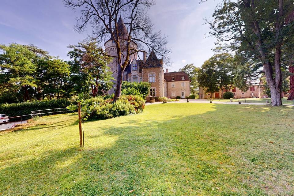 Chateau de Bouesse en Berry 3d tour