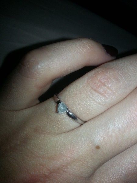 Qui porte une bague de fiançailles ? 3