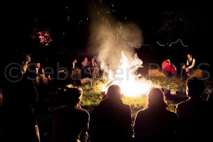 Et pour clôturer cette belle journée nous avons fait une énorme flambée dans le parc. Pour une veill