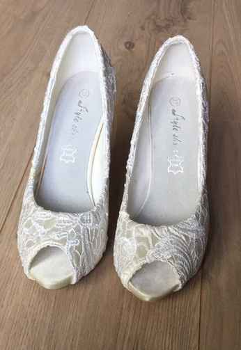 escarpins dentelle bouts ouverts