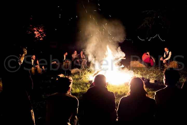 Et pour clôturer cette belle journée nous avons fait une énorme flambée dans le parc. Pour une veill
