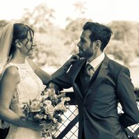 Il avait une poussière sur son costume ^^